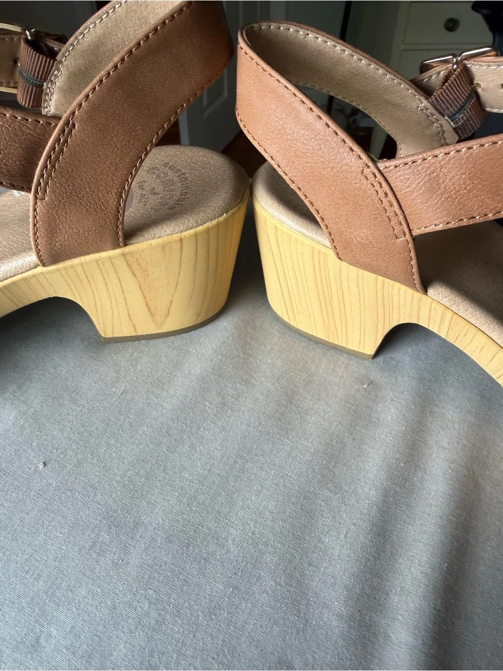 Dr Scholl’s Women's Tan Buckle Strap Sandals - Comfortable Heel